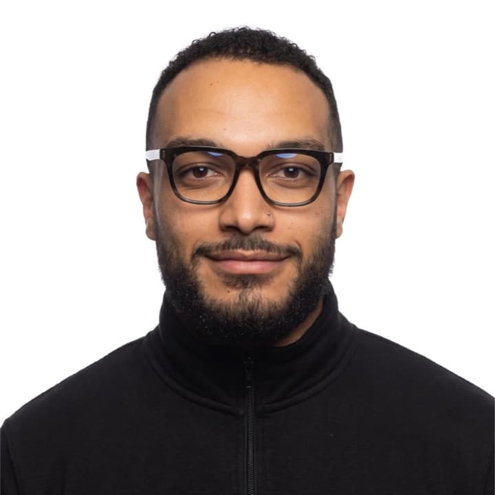 Portrait von Dominik Behrens